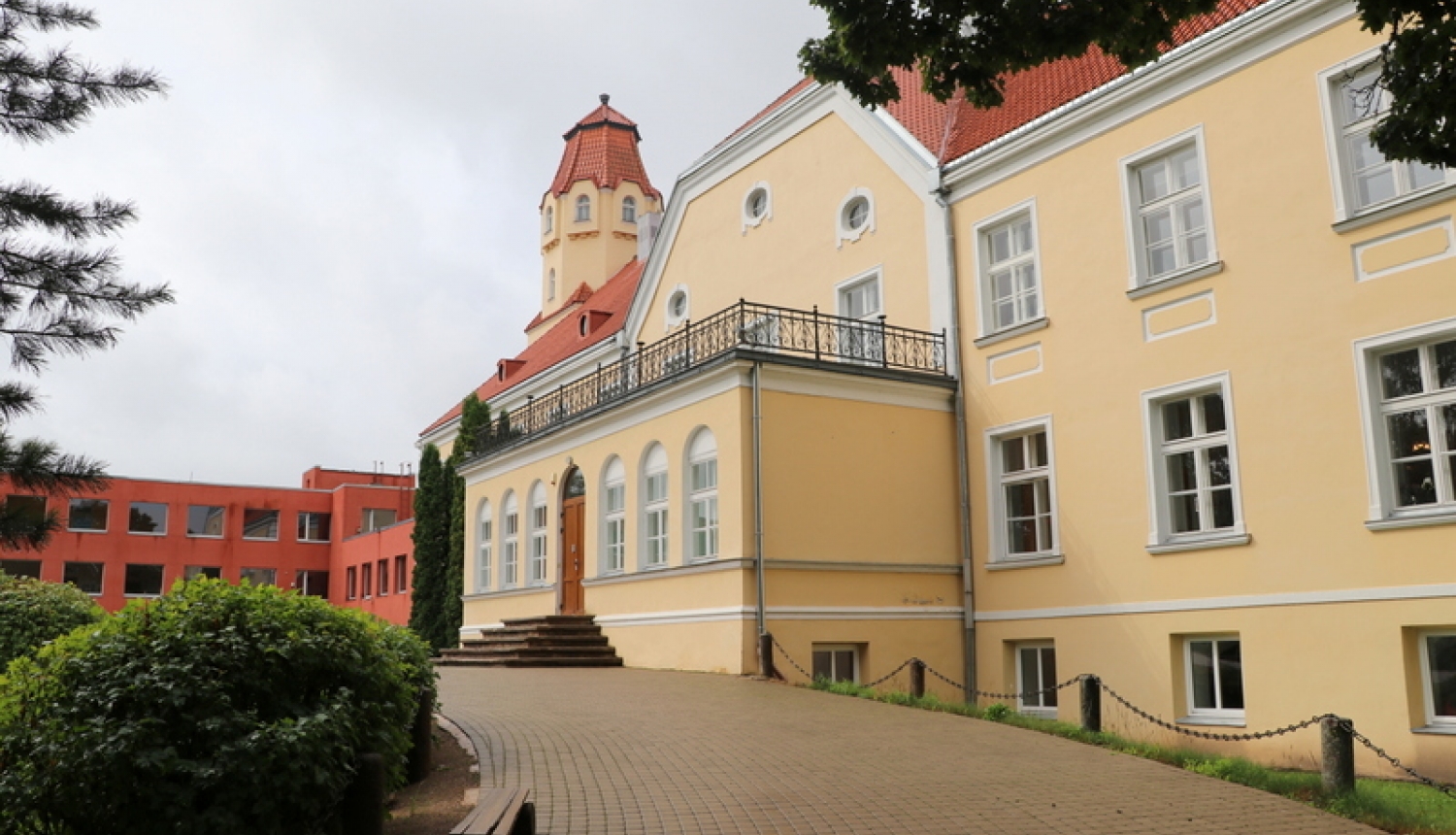 Suntažu vidusskola aicina darbā sporta skolotāju