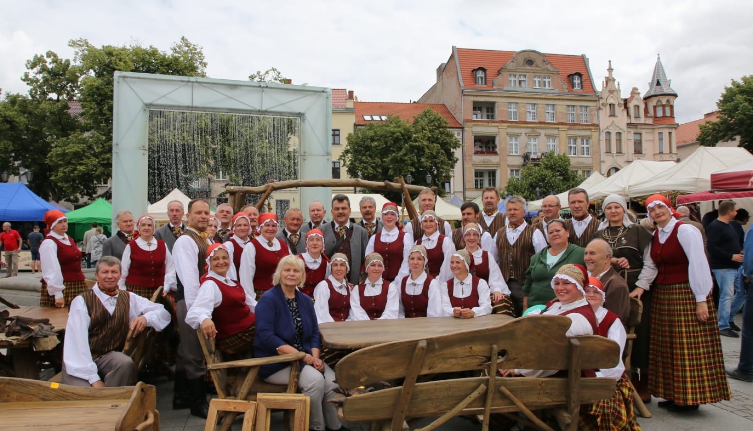 Deju kolektīvi “Sunta” un “Suncele” piedalījušies starptautiskā festivālā Polijā