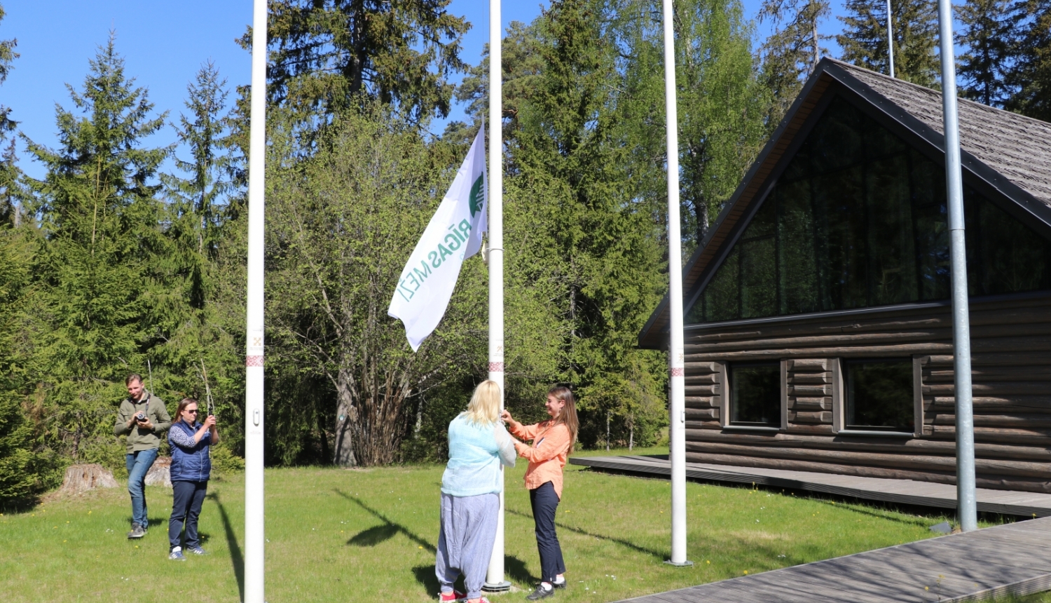 SIA “Rīgas meži” Vides izglītības centrs “EkVidO2” atklāšana, karoga pacešana 11.05.2023.