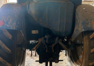 Kustamās mantas – transportlīdzekļa-traktora MTZ50L, VRN T8685LB – atsavināšanas izsole. Traktora aizmugure