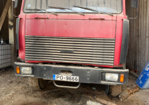 Kustamās mantas – transportlīdzekļa, pašizgāzēja MAZ5551, VRN PO9666 – atsavināšanas izsole. Auto priekšpuse