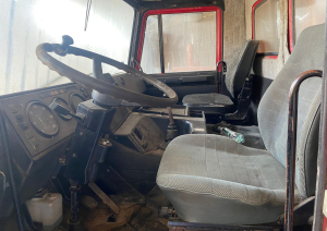 Kustamās mantas – transportlīdzekļa, pašizgāzēja MAZ5551, VRN PO9666 – atsavināšanas izsole. Salons