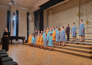 15. aprīlī Ogres novada Kultūras centrā norisinājās Ogres novada izglītības iestāžu 1.-4. klašu un 10.-12. klašu koru skate, kurā piedalījās dziedātāji no Madlienas, Lielvārdes, Birzgales, Jumpravas, Ikšķiles, Ķeguma, Ogres, Ogresgala un Suntažu izglītības iestādēm.