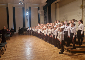 15. aprīlī Ogres novada Kultūras centrā norisinājās Ogres novada izglītības iestāžu 1.-4. klašu un 10.-12. klašu koru skate, kurā piedalījās dziedātāji no Madlienas, Lielvārdes, Birzgales, Jumpravas, Ikšķiles, Ķeguma, Ogres, Ogresgala un Suntažu izglītības iestādēm.