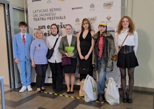 Trīs Ogres novada izglītības iestāžu teātru kolektīvi veiksmīgi pārstāv novadu festivālā "... un es iešu un iešu!"