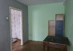 Nekustamā īpašuma Skolas ielā 11-4, Lauberē, atsavināšanas trešā izsole. Istaba.