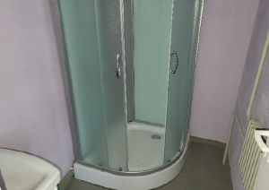 Nekustamā īpašuma Skolas ielā 5-16, Lauberē, izsole. Vannasistaba.